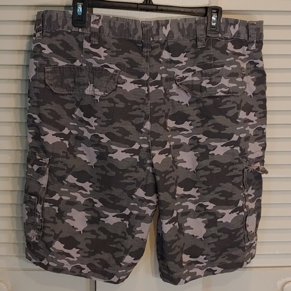 Mens Camo Shorts NWOT - Picture 3 of 3